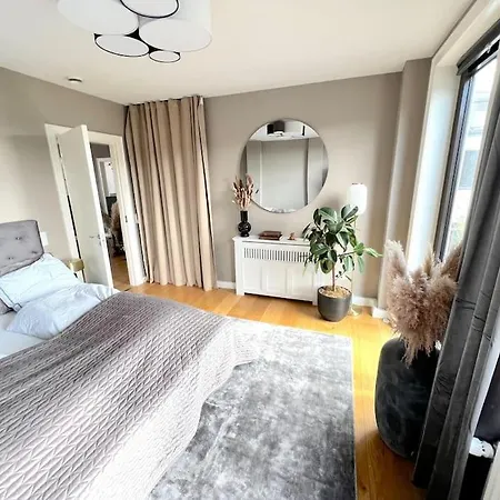 High-end Central Apt - Luxury