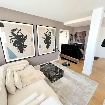 High-end Central Apt - Luxury Apartment