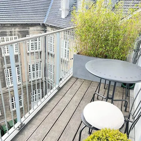 High-end Central Apt - Luxury Apartment