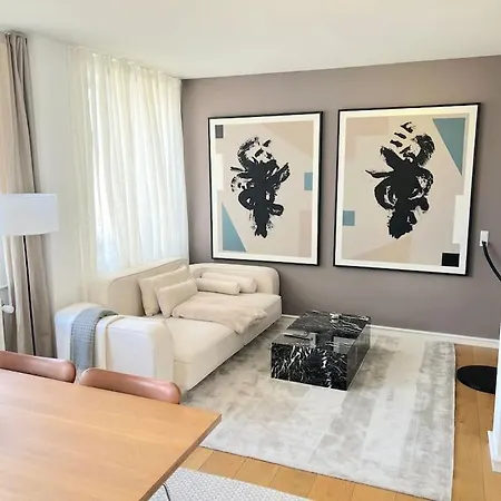 High-end Central Apt - Luxury