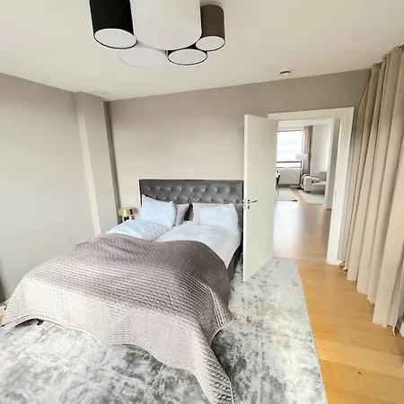 High-end Central Apt - Luxury *