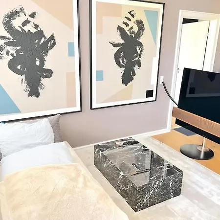 High-end Central Apt - Luxury 公寓 *