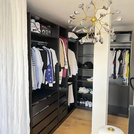 High-end Central Apt - Luxury 公寓 *