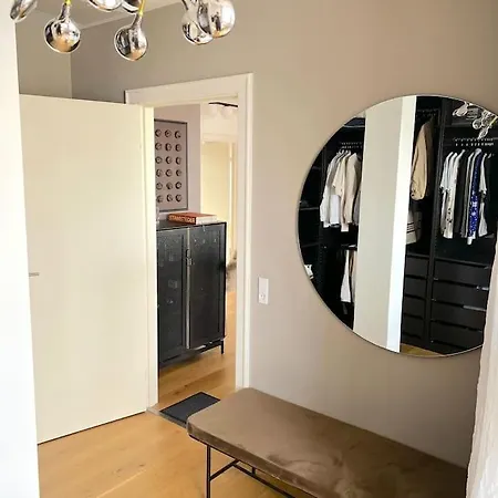 High-end Central Apt - Luxury 公寓 *